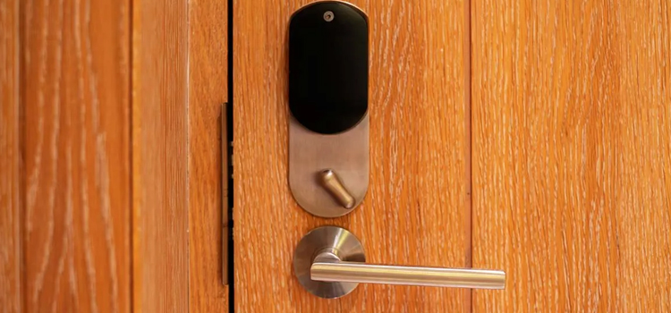 Automatic Locking Door Knob Cotati